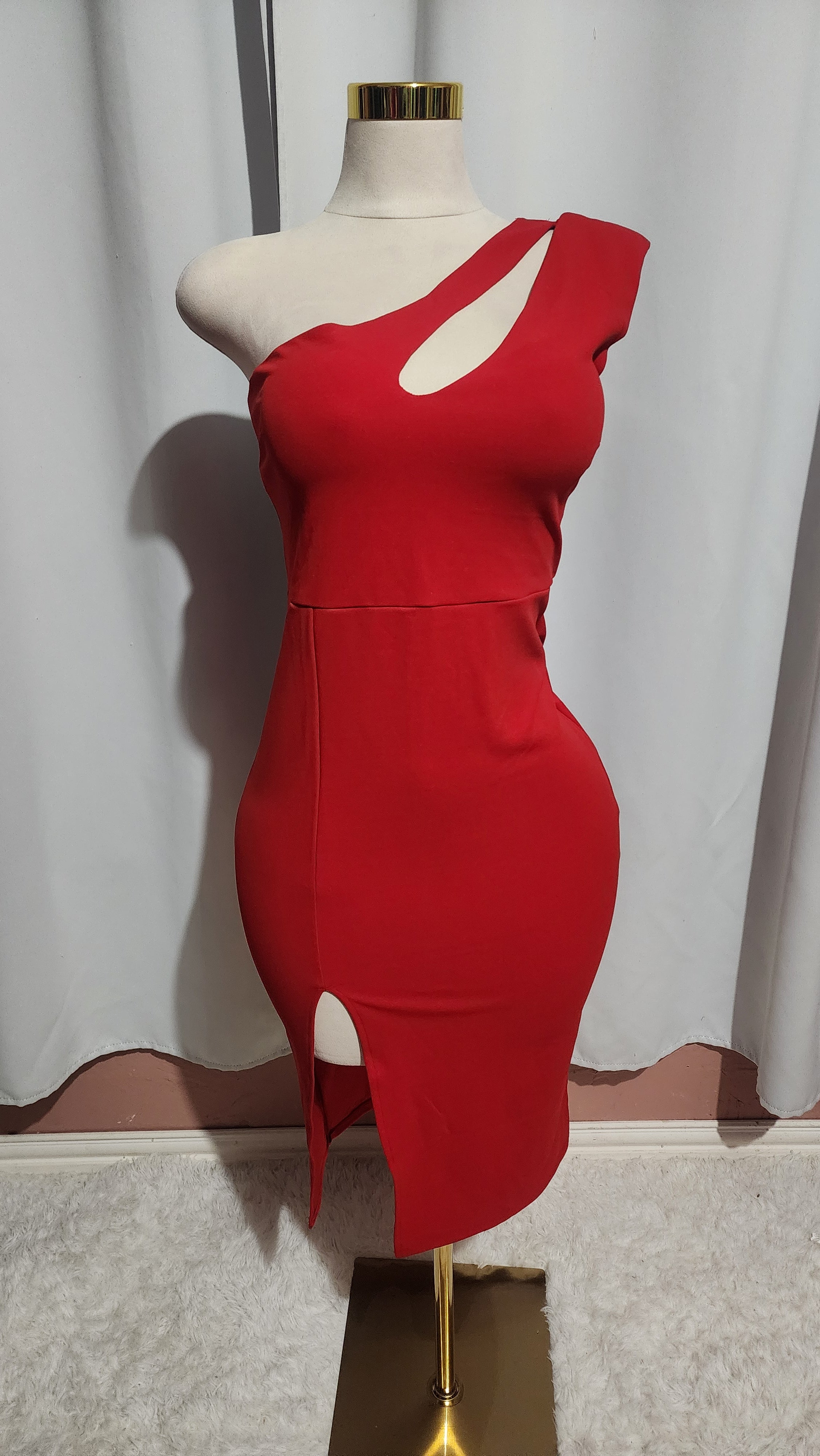 Vestido con abertura y un hombro -Rojo